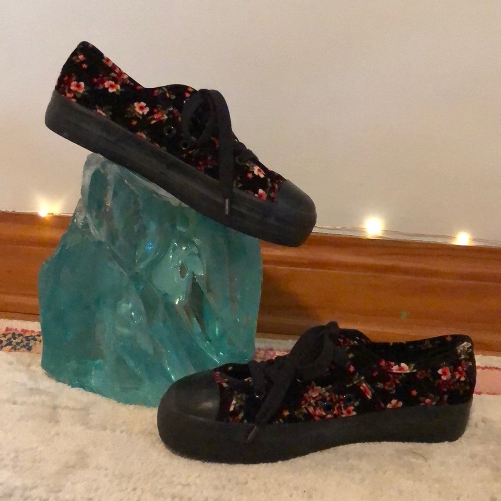 Black velvet floral print slight-platform sneakers.